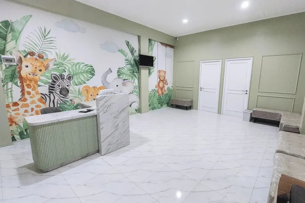 Ruang tunggu klinik hello bay